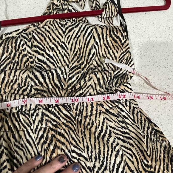 Super cute halter jumper in animal print. - Picture 7 of 8